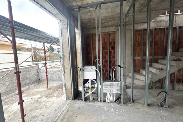 Villa di lusso in vendita a Tirana 4+1, Vuoto