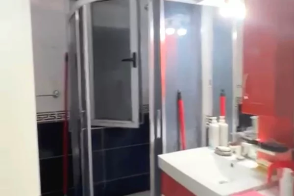 Shtepi ne shitje Apartament ne Tirane, 1+1, Mobilimi E mobiluar, Pagesa 82,500  Euro.