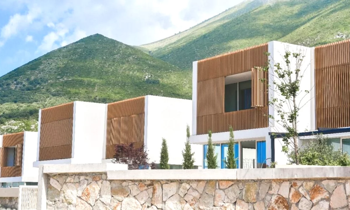 Shtepi ne shitje Vila Luksoze ne Vlore, 2+1, Mobilimi Bosh, pa mobiluar, Pagesa 1,200,000  Euro.