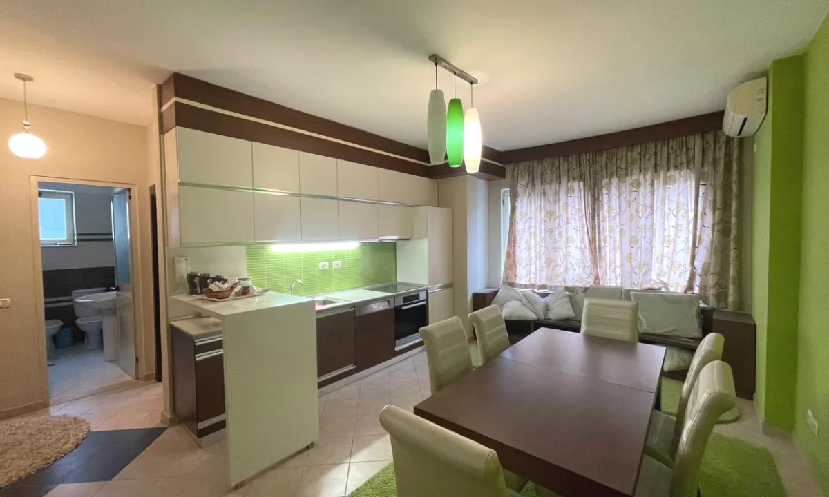 Shtepi ne shitje Apartament ne Tirane, 4+1, Mobilimi E mobiluar, Pagesa 315,000  Euro.