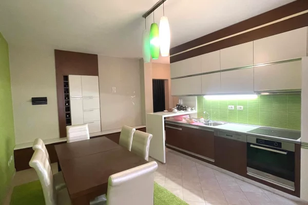 Shtepi ne shitje Apartament ne Tirane, 4+1, Mobilimi E mobiluar, Pagesa 315,000  Euro.