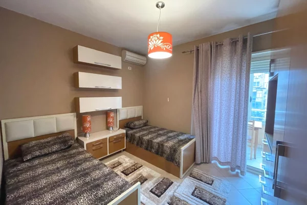 Shtepi ne shitje Apartament ne Tirane, 4+1, Mobilimi E mobiluar, Pagesa 315,000  Euro.