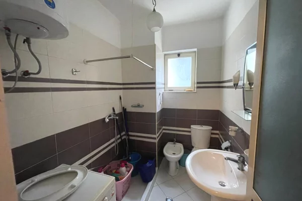Shtepi ne shitje Apartament ne Tirane, 4+1, Mobilimi E mobiluar, Pagesa 315,000  Euro.