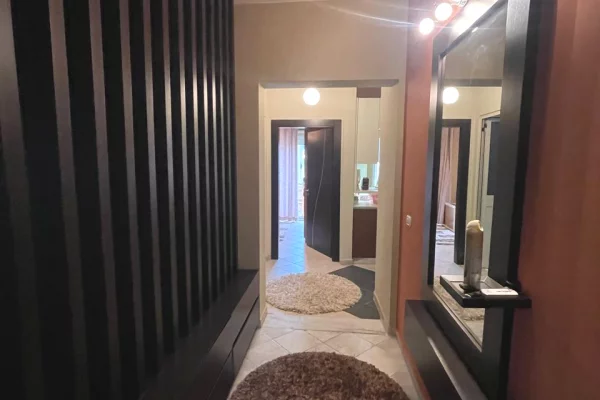 Shtepi ne shitje Apartament ne Tirane, 4+1, Mobilimi E mobiluar, Pagesa 315,000  Euro.