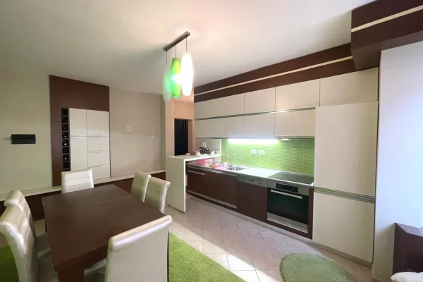 Shtepi ne shitje Apartament ne Tirane, 4+1, Mobilimi E mobiluar, Pagesa 315,000  Euro.