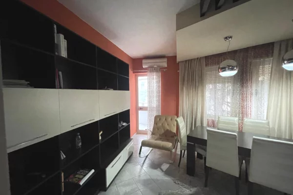 Shtepi ne shitje Apartament ne Tirane, 4+1, Mobilimi E mobiluar, Pagesa 315,000  Euro.