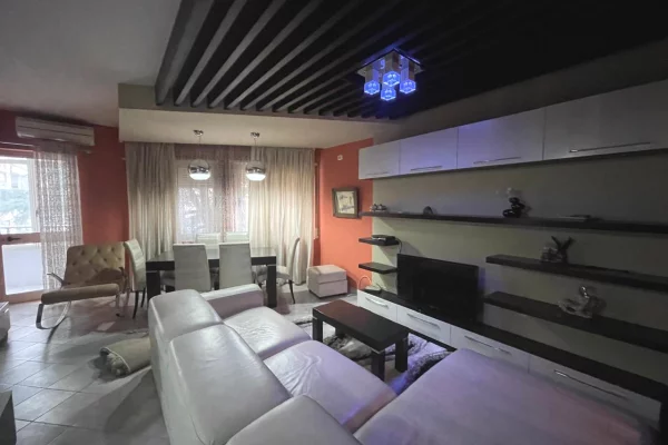 Shtepi ne shitje Apartament ne Tirane, 4+1, Mobilimi E mobiluar, Pagesa 315,000  Euro.