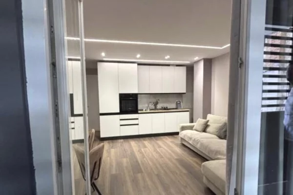 Appartamento in affitto a Tirana 1+1, Arredato