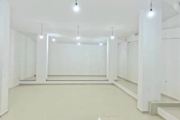 Ambient biznesi për qira në 5 Maj