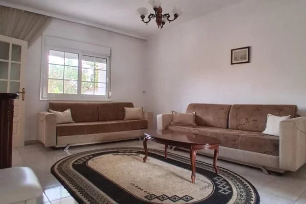 Shtepi ne shitje Vila Luksoze ne Vlore, 5+1, Mobilimi E mobiluar, Pagesa 400,000  Euro.