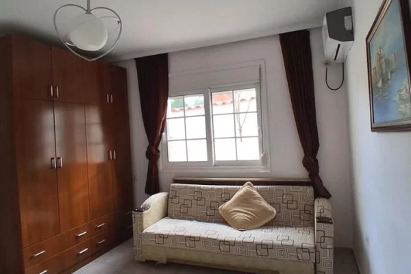 Shtepi ne shitje Vila Luksoze ne Vlore, 5+1, Mobilimi E mobiluar, Pagesa 400,000  Euro.