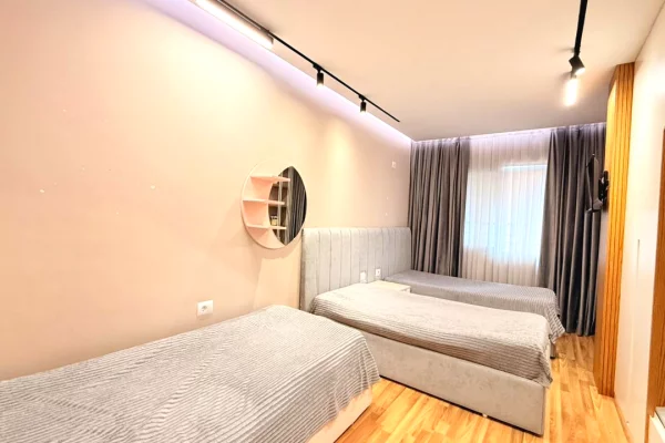 Shtepi me qera Apartament ne Tirane, 2+1, Mobilimi E mobiluar, Pagesa 650  Euro.