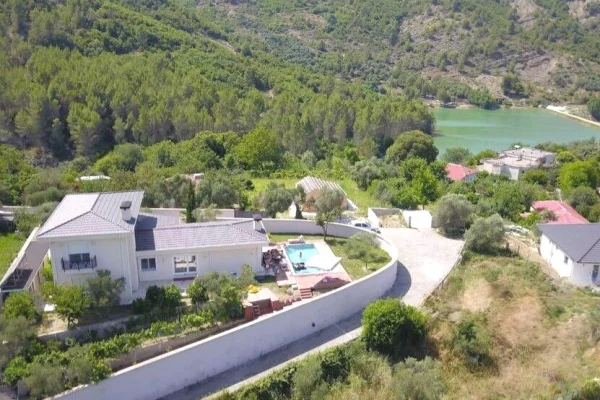 OKAZION! Shitet Toke buze rruge ne Vaqarr