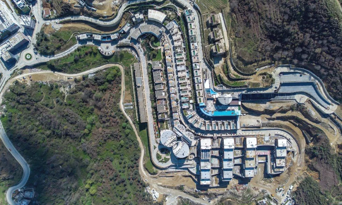 Shtepi ne shitje Apartament ne Tirane, 3+1, Mobilimi Bosh, pa mobiluar, Pagesa 340,000  Euro.