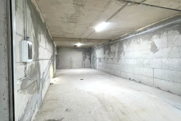 Ambient biznesi me qera 4+1 ne Tirane - 1,400 Euro