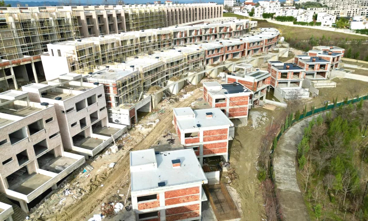 Shtepi ne shitje Vila Luksoze ne Tirane, 3+1, Mobilimi Bosh, pa mobiluar, Pagesa 418,316  Euro.