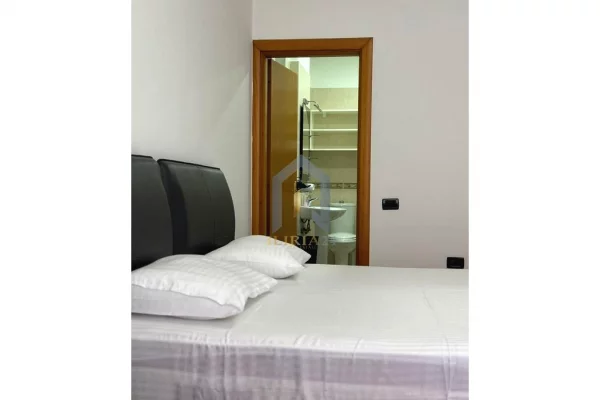 Shtepi me qera Apartament ne Tirane, 3+1, Mobilimi E mobiluar, Pagesa 1,600  Euro.