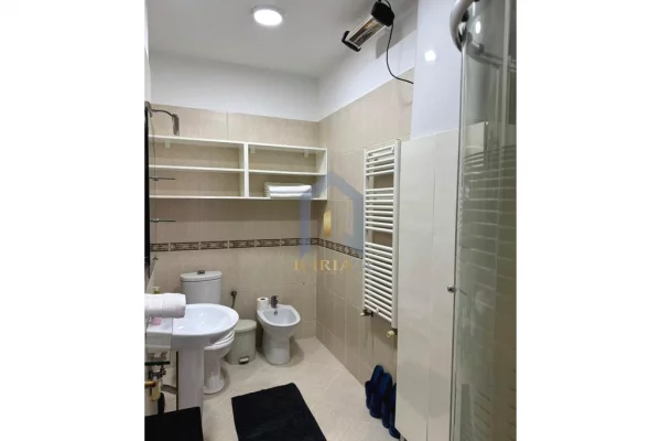 Shtepi me qera Apartament ne Tirane, 3+1, Mobilimi E mobiluar, Pagesa 1,600  Euro.