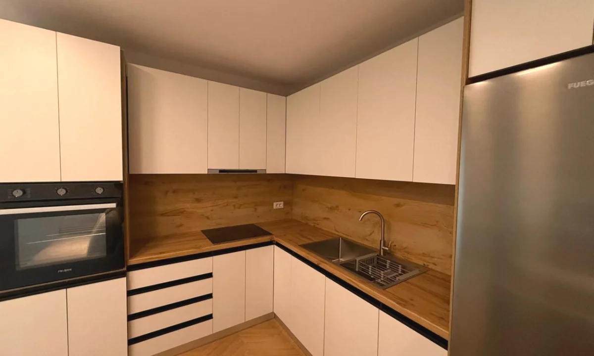 Shtepi ne shitje Apartament ne Tirane, 1+1, Mobilimi E mobiluar, Pagesa 149,000  Euro.