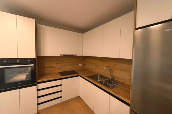 Shtepi ne shitje Apartament ne Tirane, 1+1, Mobilimi E mobiluar, Pagesa 149,000  Euro.