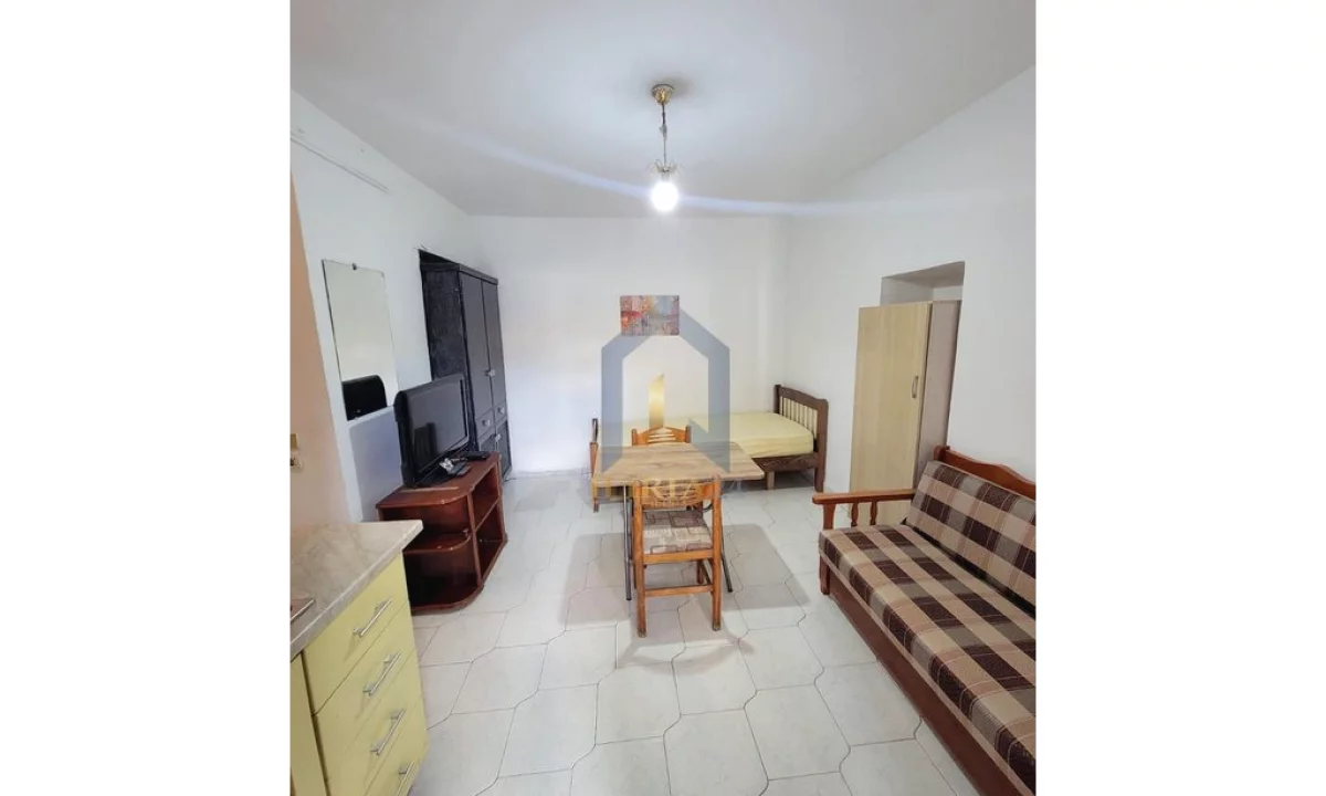 Shtepi me qera Apartament ne Tirane, Garsoniere, Mobilimi E mobiluar, Pagesa 280  Euro.