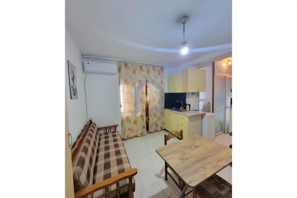 Shtepi me qera Apartament ne Tirane, Garsoniere, Mobilimi E mobiluar, Pagesa 280  Euro.