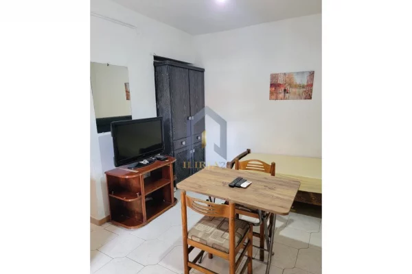 Shtepi me qera Apartament ne Tirane, Garsoniere, Mobilimi E mobiluar, Pagesa 280  Euro.