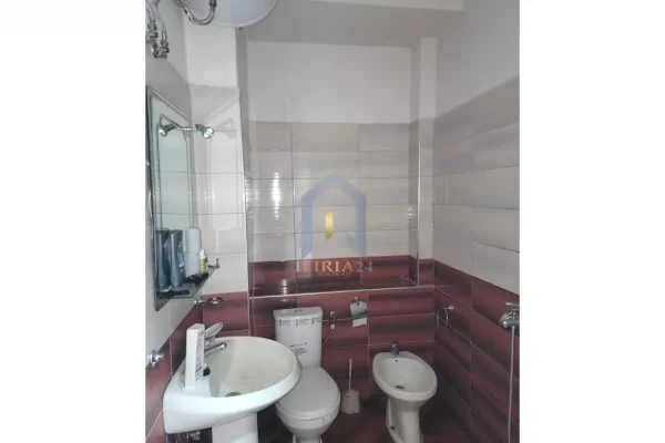 Shtepi me qera Apartament ne Tirane, Garsoniere, Mobilimi Pjeserisht e mobiluar, Pagesa 330  Euro.