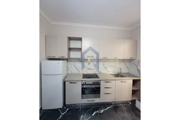 Shtepi me qera Apartament ne Tirane, 1+1, Mobilimi E mobiluar, Pagesa 400  Euro.