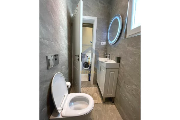 Shtepi me qera Apartament ne Tirane, 1+1, Mobilimi E mobiluar, Pagesa 650  Euro.