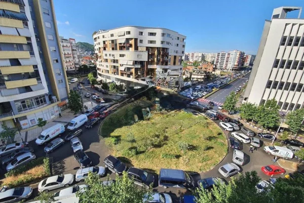 Ambient biznesi me qera 1+1 ne Tirane - 1,500 Euro