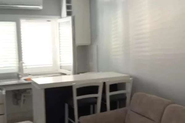 Shtepi ne shitje Apartament ne Tirane, 1+1, Mobilimi E mobiluar, Pagesa 220,000  Euro.