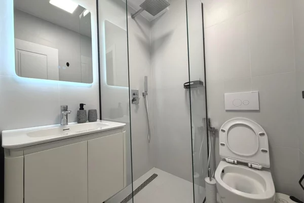 Shtepi ne shitje Apartament ne Tirane, 1+1, Mobilimi E mobiluar, Pagesa 193,000  Euro.
