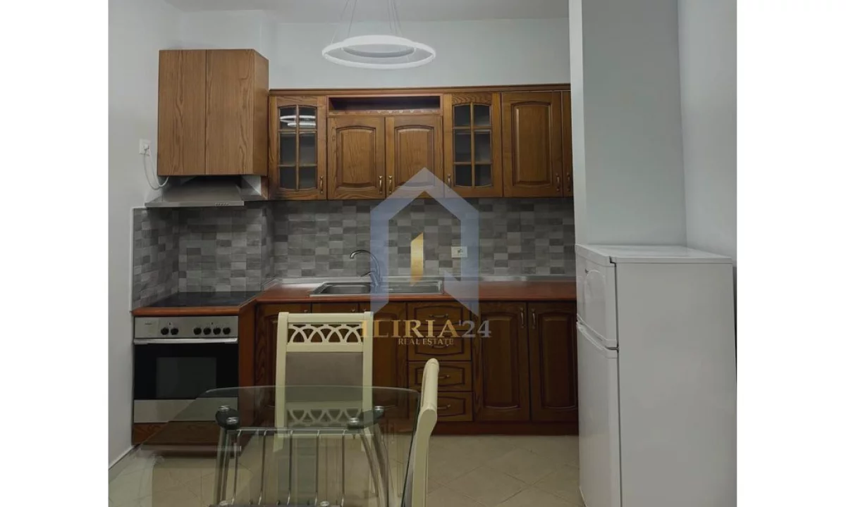Shtepi me qera Apartament ne Tirane, 1+1, Mobilimi E mobiluar, Pagesa 520  Euro.