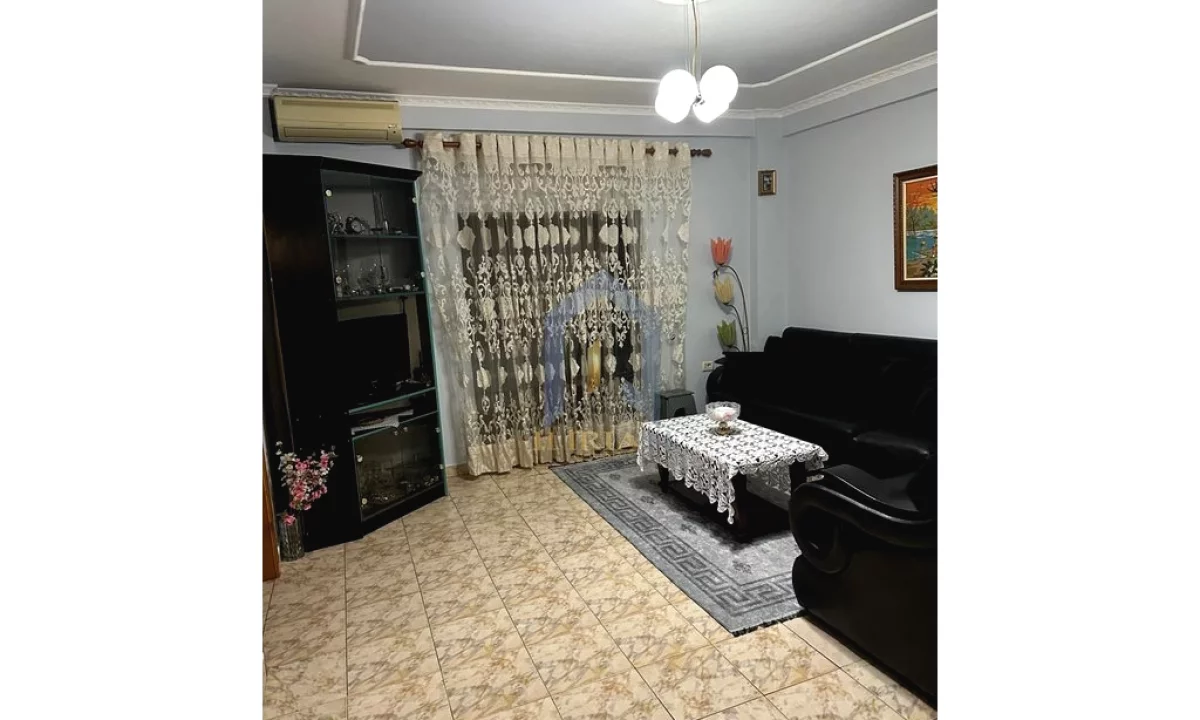 Shtepi ne shitje Apartament ne Tirane, 2+1, Mobilimi E mobiluar, Pagesa 150,000  Euro.