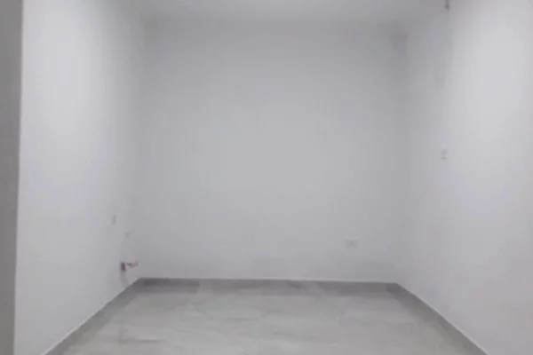 Ambiente Commerciale in Affitto 1+1 a Tirana - 250 Euro