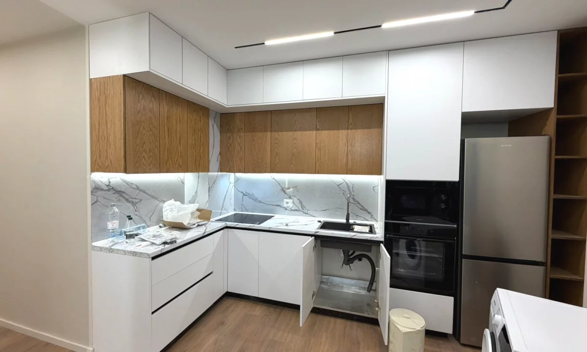 Shtepi me qera Apartament ne Tirane, 2+1, Mobilimi Pjeserisht e mobiluar, Pagesa 800  Euro.