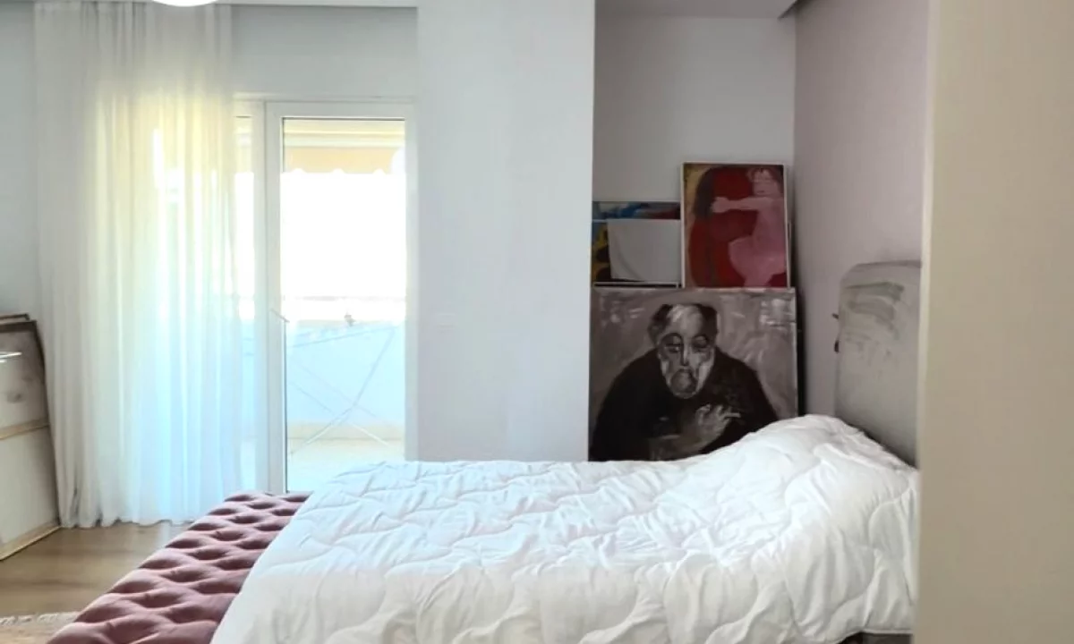 Shtepi ne shitje Apartament ne Tirane, 3+1, Mobilimi E mobiluar, Pagesa 800,000  Euro.