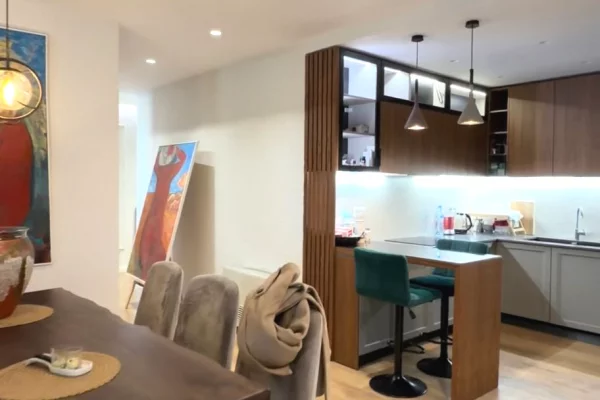 Shtepi ne shitje Apartament ne Tirane, 3+1, Mobilimi E mobiluar, Pagesa 800,000  Euro.