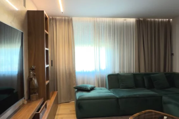 Shtepi ne shitje Apartament ne Tirane, 3+1, Mobilimi E mobiluar, Pagesa 800,000  Euro.
