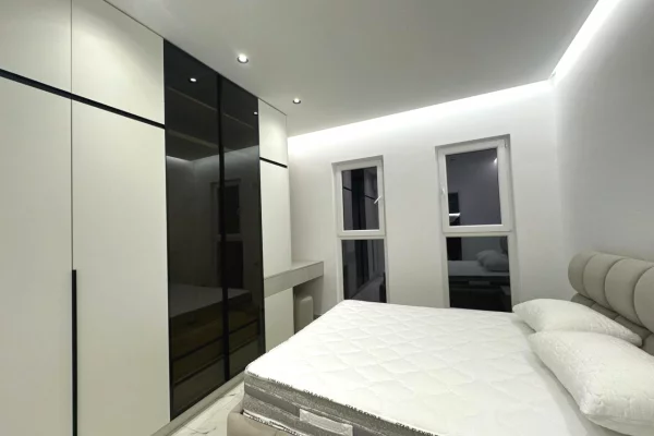 Shtepi me qera Apartament ne Tirane, 2+1, Mobilimi E mobiluar, Pagesa 850  Euro.