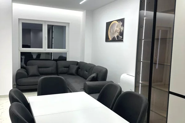 Shtepi me qera Apartament ne Tirane, 2+1, Mobilimi E mobiluar, Pagesa 850  Euro.