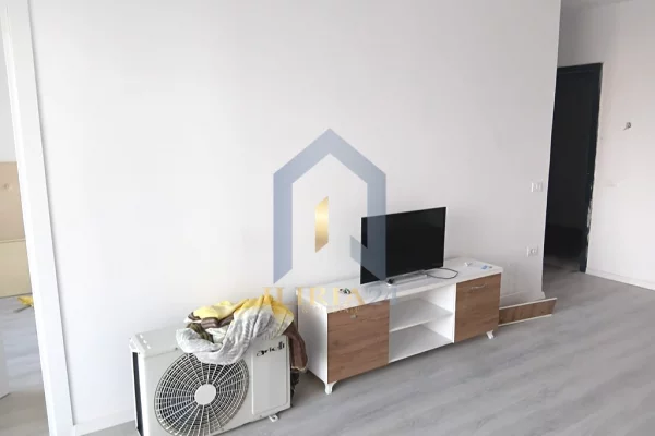 Appartamento in affitto a Tirana 1+1, Vuoto