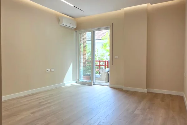 Business Property for Rent 1+1 in Tirana - 2,500 Euro