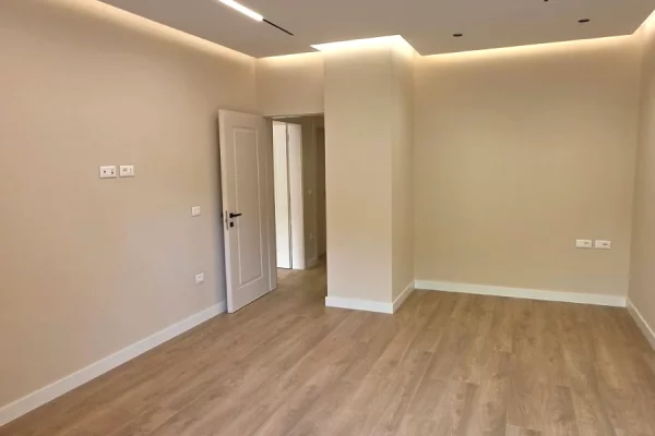 Business Property for Rent 1+1 in Tirana - 2,500 Euro