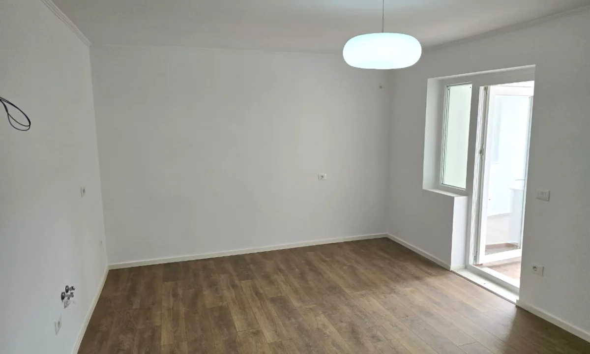 Shtepi ne shitje Apartament ne Tirane, 1+1, Mobilimi Bosh, pa mobiluar, Pagesa 115,000  Euro.