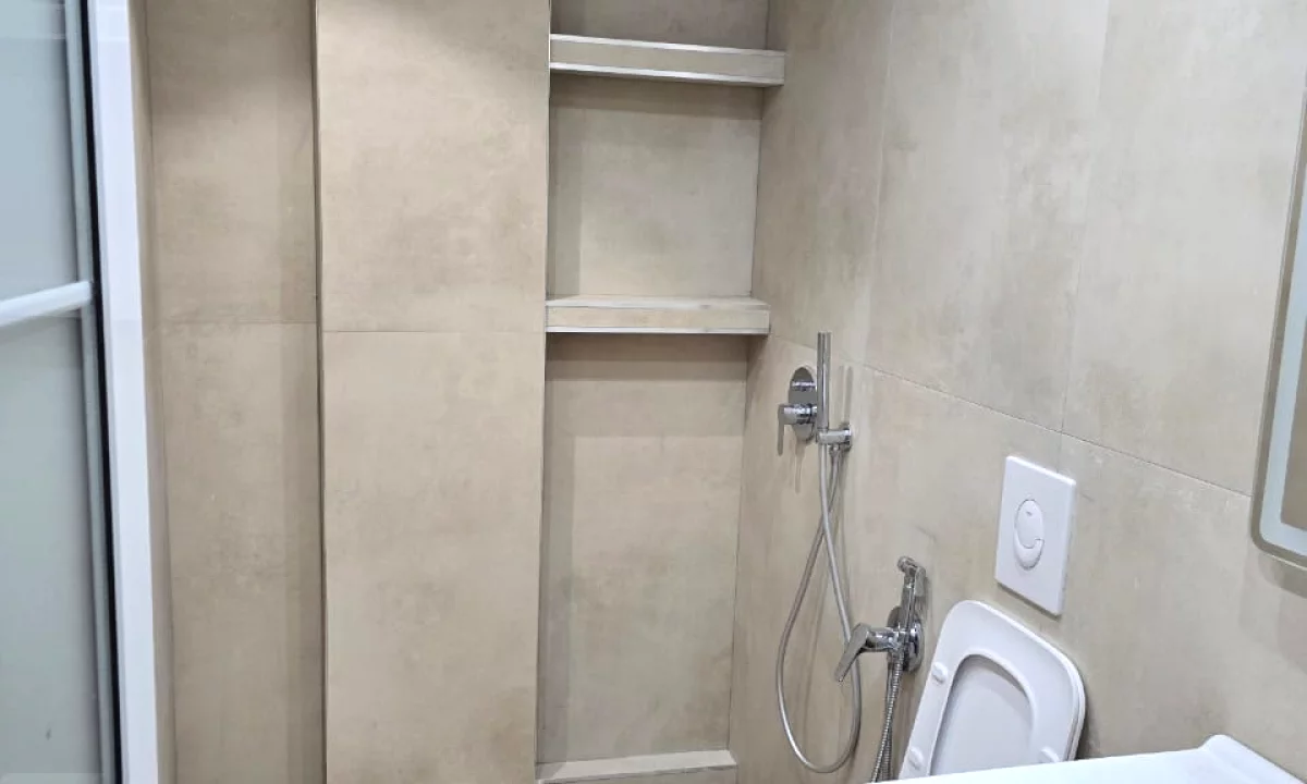 Shtepi ne shitje Apartament ne Tirane, 1+1, Mobilimi Bosh, pa mobiluar, Pagesa 115,000  Euro.