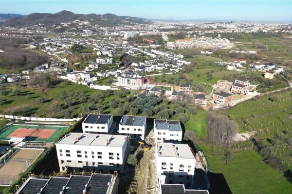 Truall ose Toke ne Tirane - 320,000 Euro