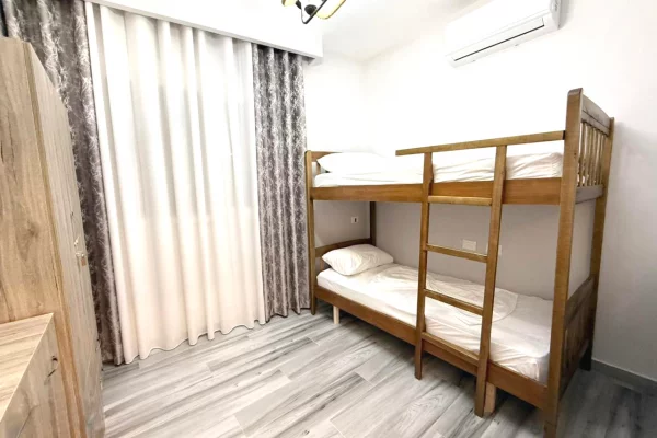 Shtepi me qera Apartament ne Tirane, 2+1, Mobilimi E mobiluar, Pagesa 550  Euro.