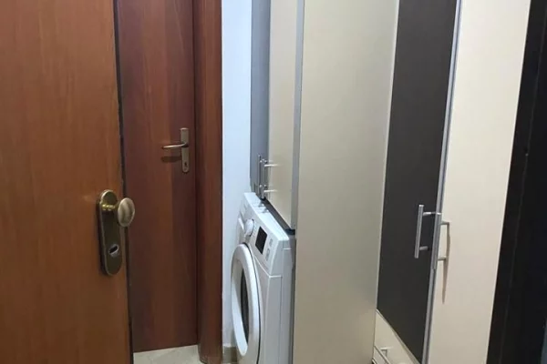 Shtepi ne shitje Apartament ne Tirane, 2+1, Mobilimi E mobiluar, Pagesa 173,000  Euro.